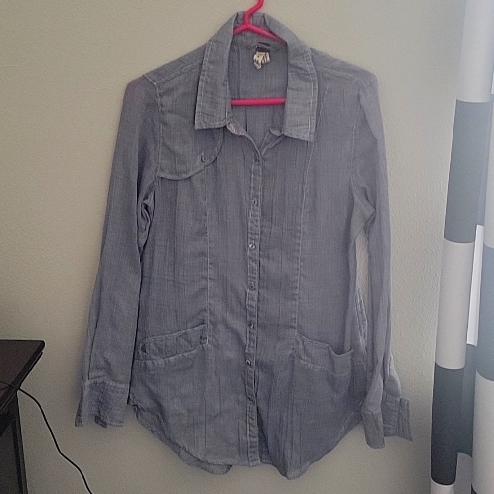 Free People, We The Free, Light Weight Chambray Denim Blue Western Boho Blouse M